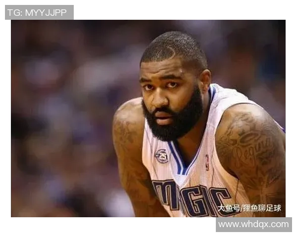 球星在足球场上偷吃零食事件曝光 网友热议球员赛中偷吃行为